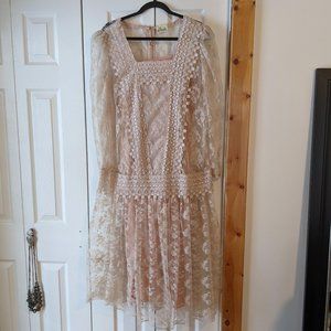 Gorgeous vintage lace, embroidered gown sz 10, Benee by Lori Ann MFG